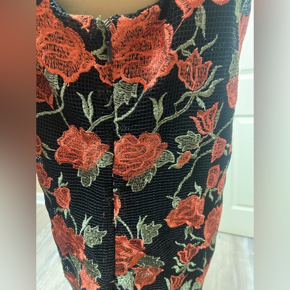 ELLIE WHITE ROSE DRESS size large - Picture 7 of 11